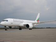 Мъже от стомана срещу Airbus A220 на „България Еър“